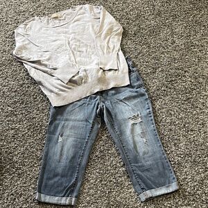 Women’s Clothing Bundle (Sweater XL +Cropped Distressed Jeans 8)
